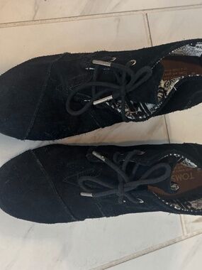 Tom’s suede ankle boots